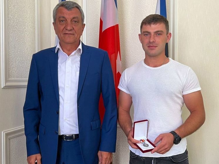 Участнику СВО вручили медаль «Во Славу Осетии»