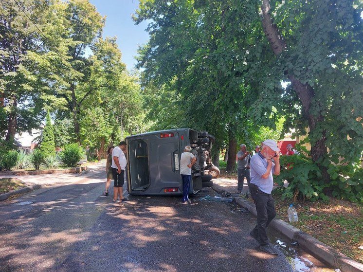 В Ессентуках пассажирская маршрутка попала в ДТП: 10 пострадавших