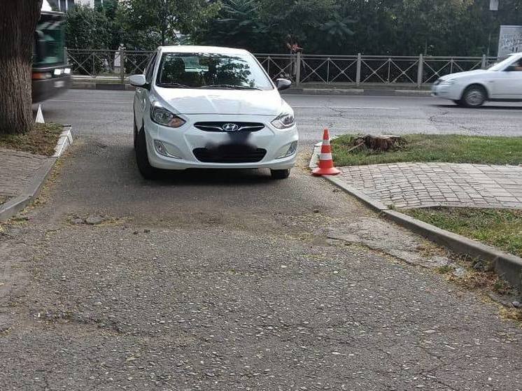 В Кисловодске 73-летний водитель, двигаясь задним ходом, наехал на ребенка
