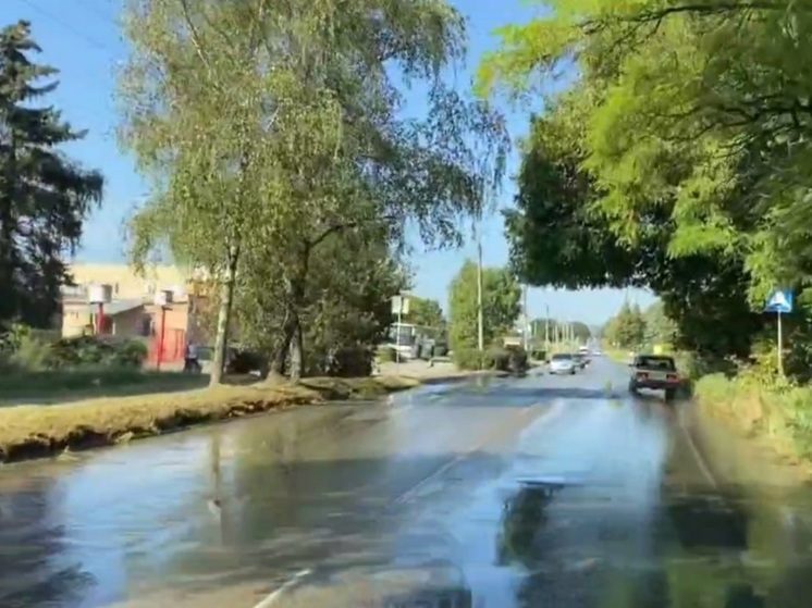 В Кисловодске потоки грязи из частной канализации затопили более километра Промышленной улицы