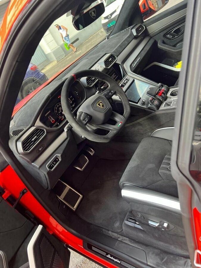 В Ставрополе продают Lamborghini за 50 млн и редкий Land Rover за 18 млн4