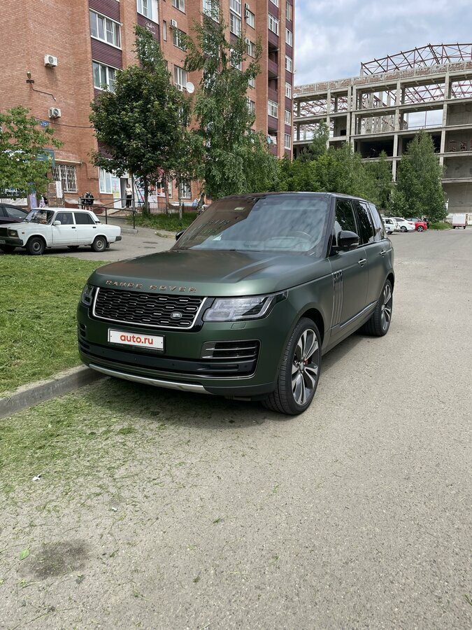 Если есть 18,5 миллиона рублей, то можно приобрести Land Rover Range Rover 2021 года выпуска. Он будет чуть слабее, чем прошлый вариант — в нем 565 лошадиных сил.