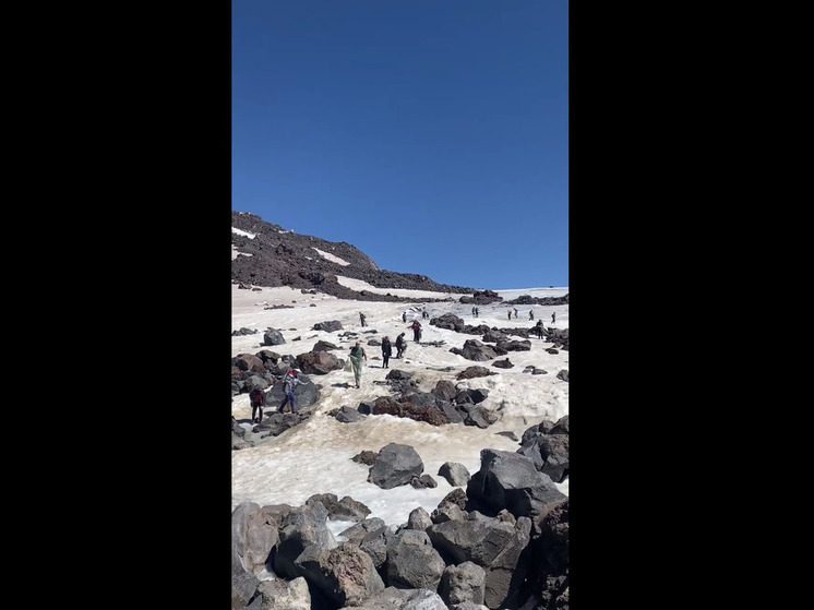 Волонтеры со всей страны собрали мусор на склонах Эльбруса