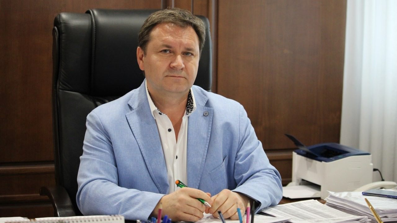 На скамье подсудимых оказался Александр Вильгоцкий — генеральный директор ОАО «Сыродел» 
