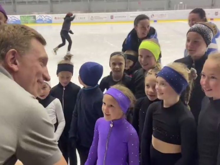 Глава Ессентуков опубликовал видео с тренировки на льду детей из Луганска