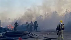 Крупный пожар на Старомарьевском шоссе потушили в Ставрополе0