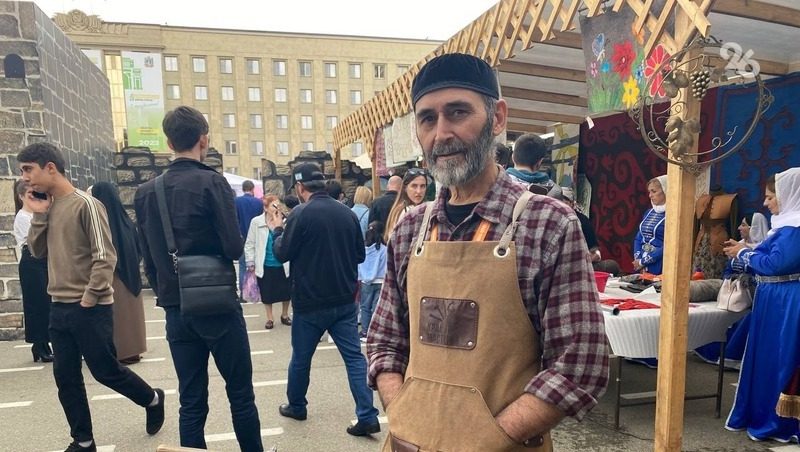 Национальные подворья развернулись на площади Ленина в Ставрополе