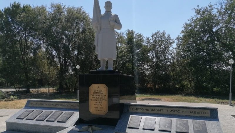 Памятник воинам-односельчанам обновили в селе Курского округа