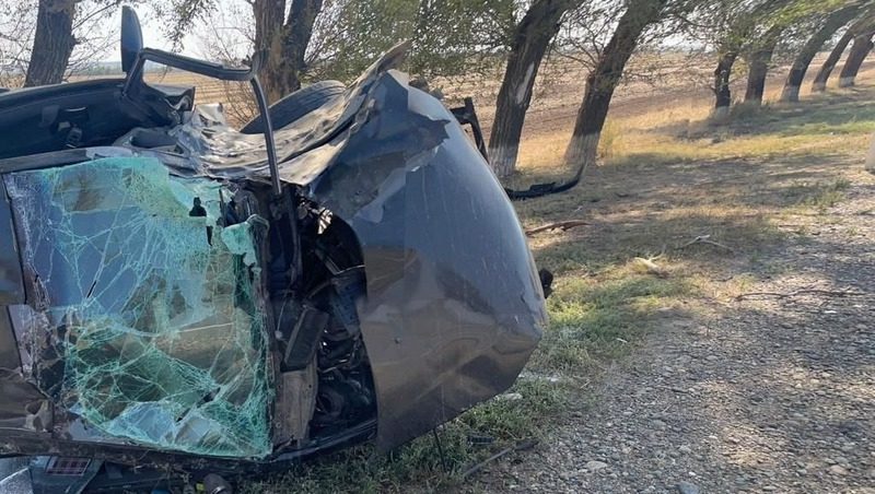 Под Светлоградом водитель иномарки получил тяжёлые травмы в опрокинувшемся авто