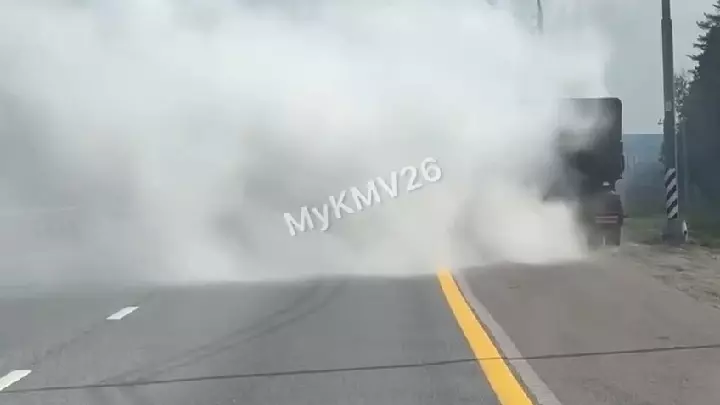 Поездка мужчины на дымящемся грузовике напугала водителей на Ставрополье0