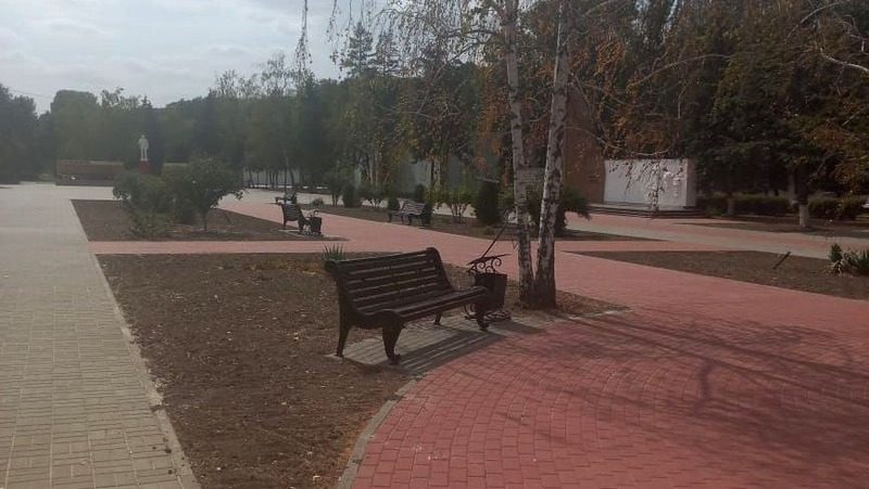 Строительство центральной площади в посёлке Кировского округа проверил партдесант