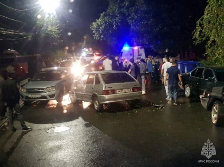 Во Владикавказе столкнули 4 авто, 4 человека пострадали