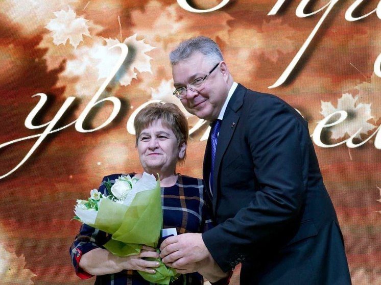 Губернатор Ставрополья отметил краевой наградой педагога с большой историей