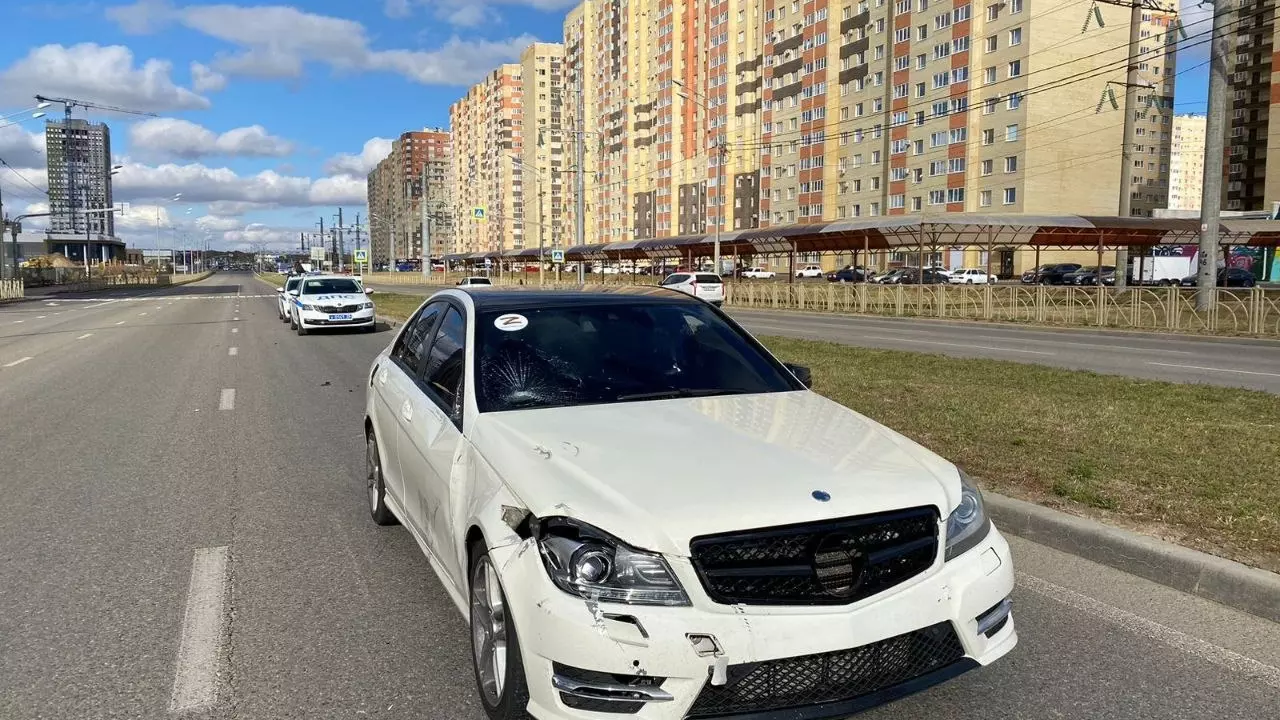 Подростка на велосипеде сбили на зебре в Ставрополе1