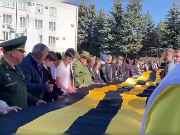 В День отца в станице Ессентукской состоялся массовый патриотический флешмоб