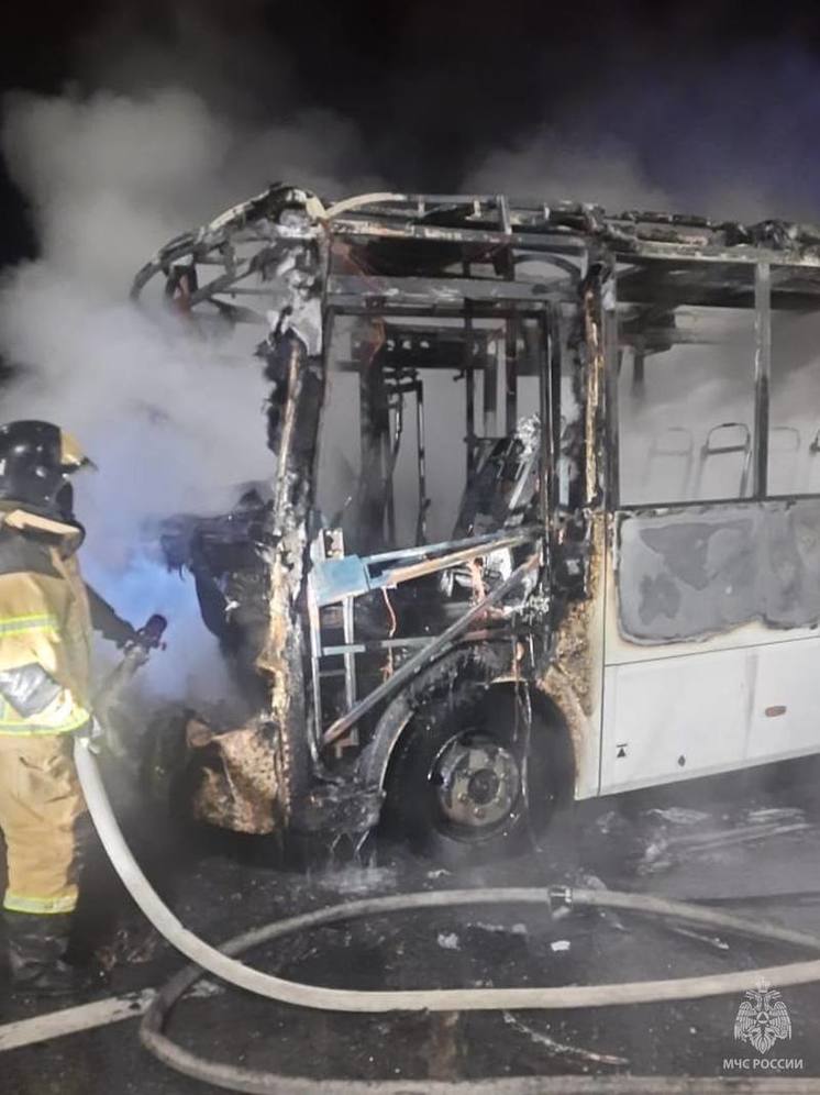В Северной Осетии из-за короткого замыкания сгорел пассажирский автобус