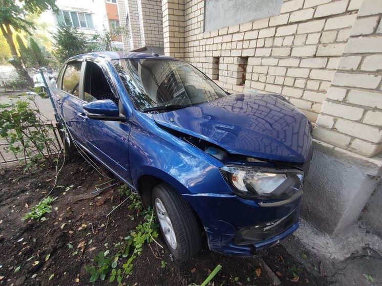 В Ставрополе 18-летняя девушка разбила автомобиль знакомого, который дал ей порулить