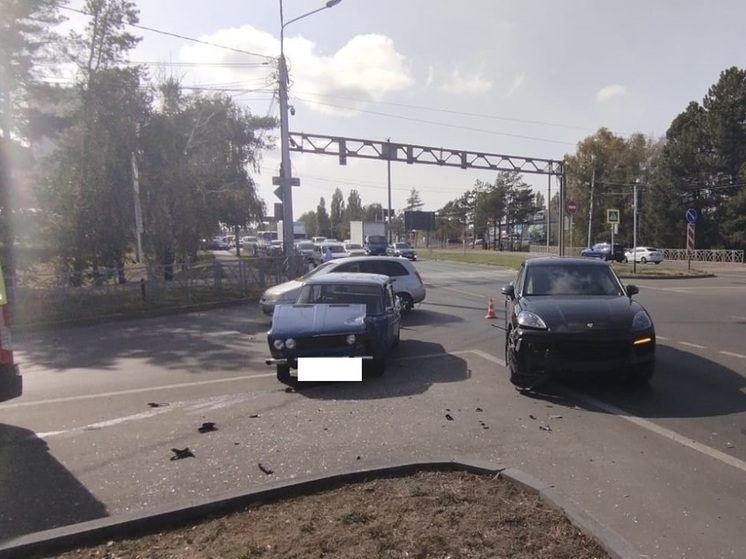В Ставрополе лихач на PORSCHE стал виновником ДТП с пострадавшим