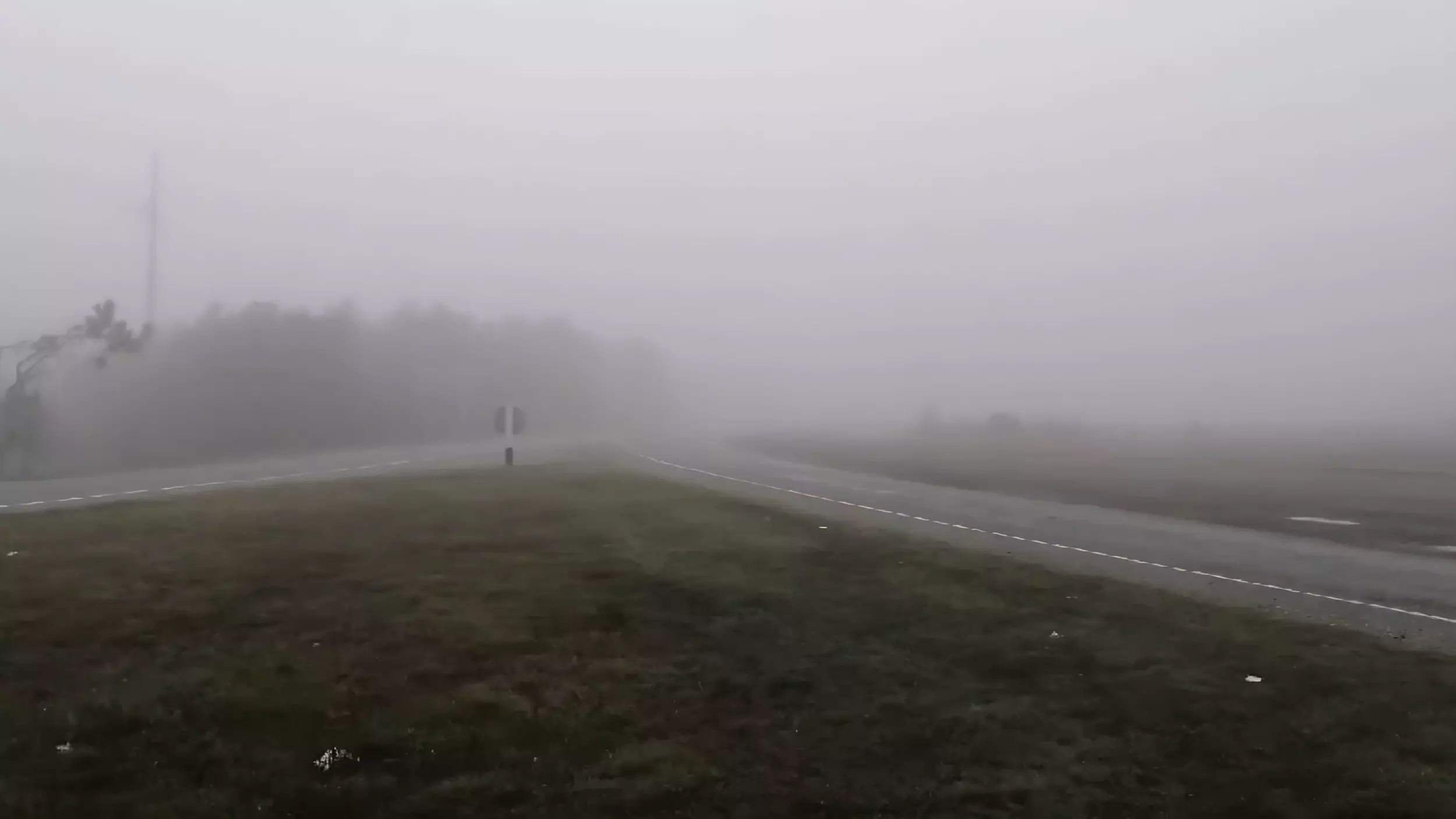 Густой туман парализовал движение дорог в одном из округов Ставрополья0