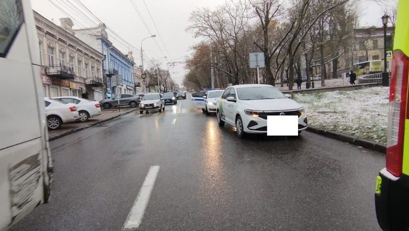 Сбитый на переходе школьник получил перелом бедра в Ставрополе