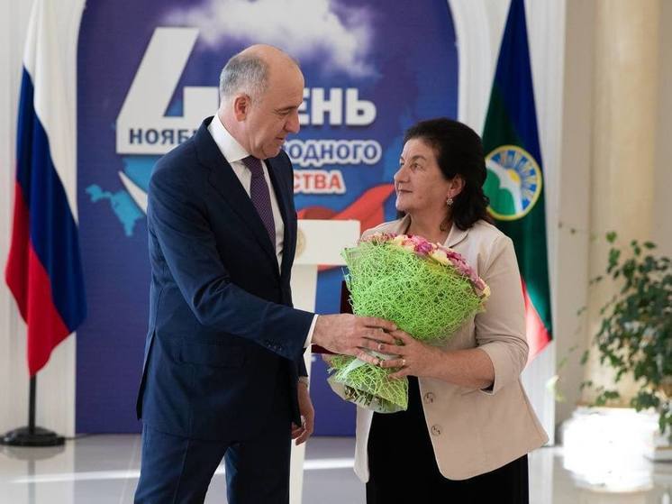 В Карачаево-Черкесии отметили наградами лучших представителей республики