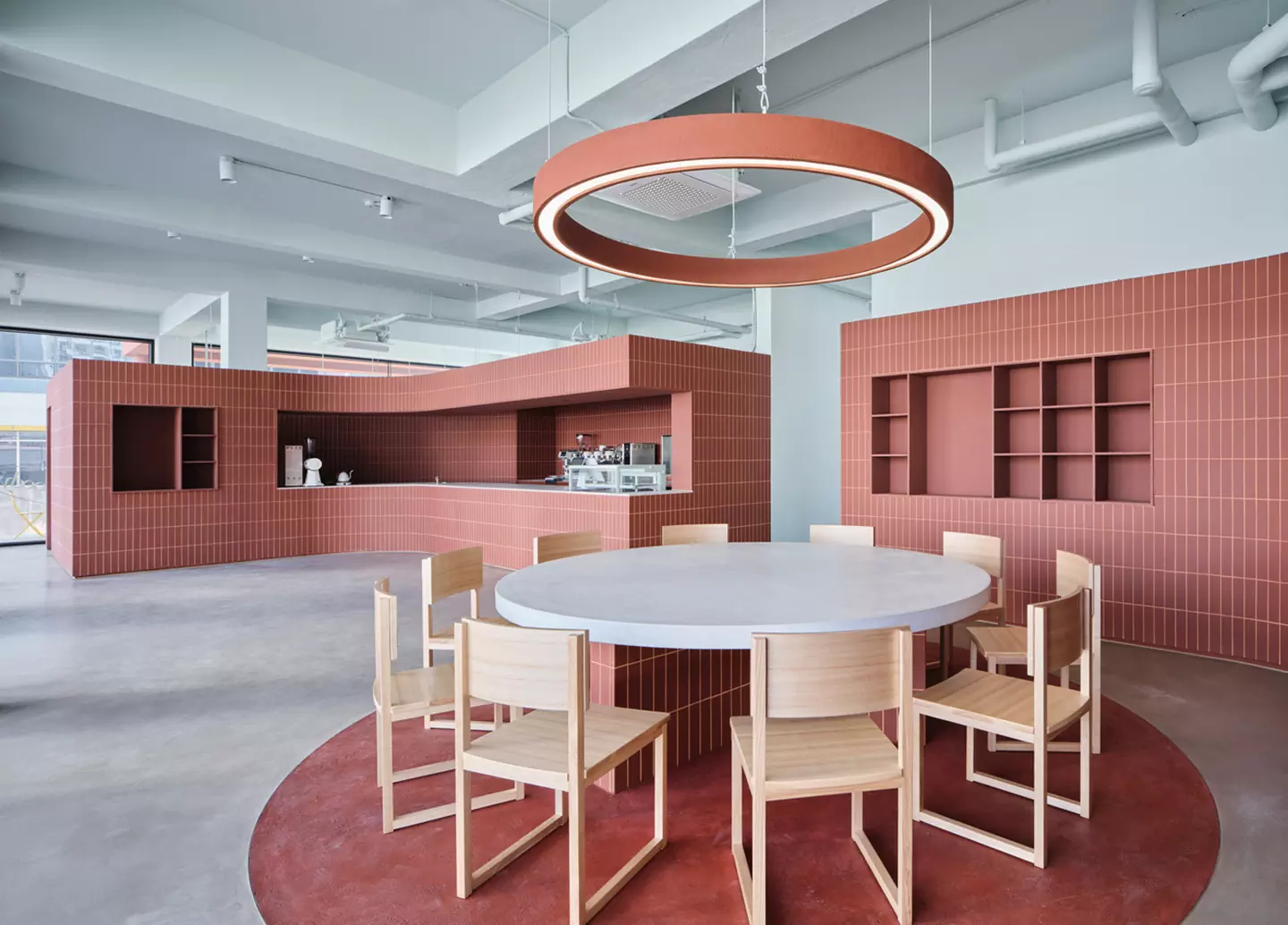 Выразительный интерьер кафе для бранчей в Южной Корее — проект студии design by 83