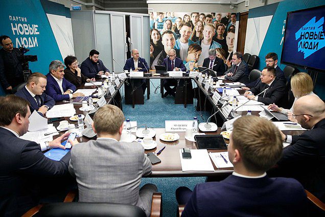 Встреча Министра строительства и ЖКХ РФ Ирека Файзуллина с представителями фракции «Новые люди»