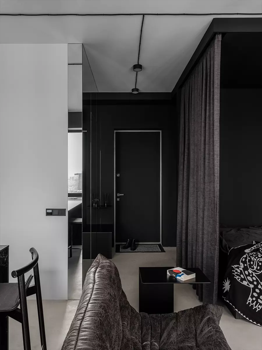 Монохромный интерьер квартиры-студии со строгим зонированием — проект BLOK Studio