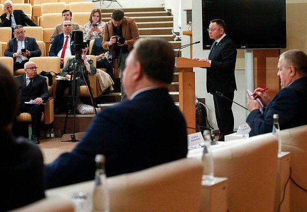 Встреча Министра строительства и ЖКХ РФ Ирека Файзуллина с представителями фракции КПРФ