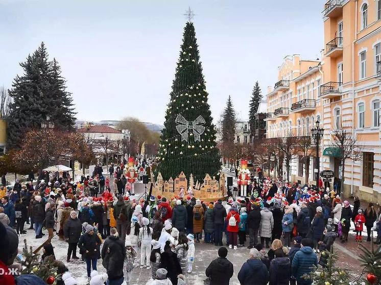 Чебурашка и фигуристы на льду откроют новогодний сезон в Кисловодске