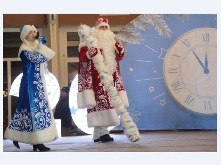 Дед Мороз зажёг огни на главной новогодней ёлке Пятигорска