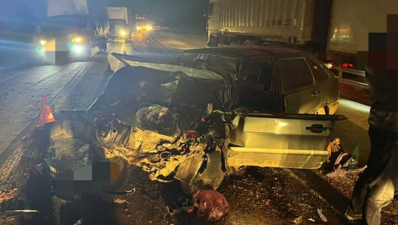 Двое водителей пострадали после лобового столкновения вблизи Ставрополя