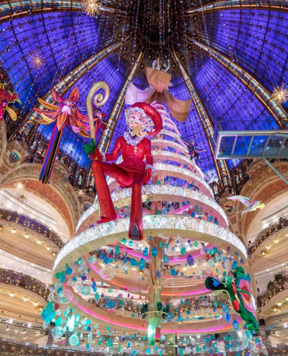 Рождественские декорации универмага Galeries Lafayette, Париж. Фото: GALERIES LAFAYETTE/VOISIN THIBAUT