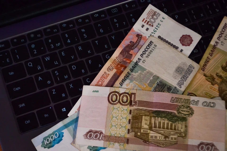 Бывшего преподавателя осудят за мошенничество на 215 тысяч рублей