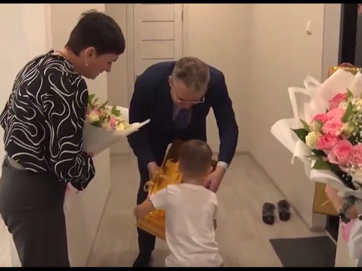 Губернатор Ставрополья навестил семью погибшего в зоне СВО героя-десантника