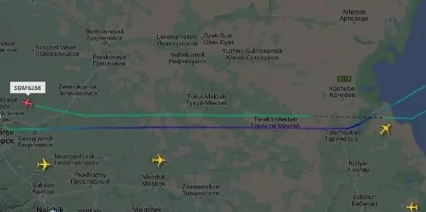 Из-за разгерметизацим кабины пилотов в аэропорту Минвод экстренно садится самолет0