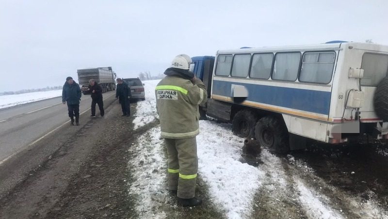 Мужчина сломал рёбра в тройном ДТП на Ставрополье