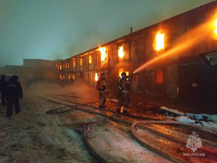 На мебельной фабрике в Ставрополе потушили пожар