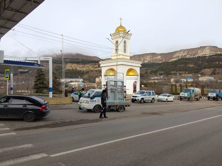 На Ставрополье автоинспекторы провели массовые проверки таксистов