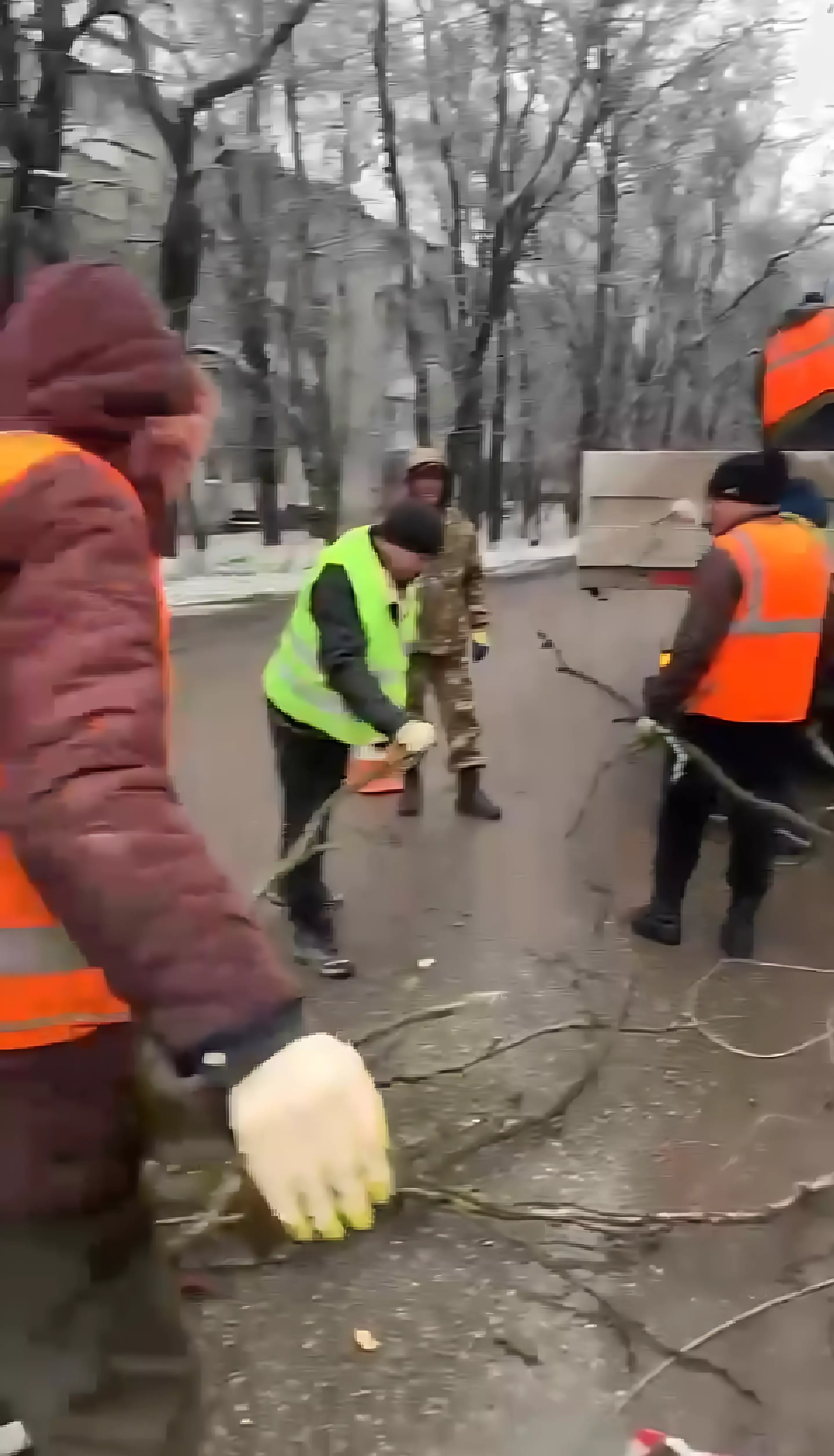 Падающие люди, закрытые дороги и школы: что натворил штормовой гололед на Ставрополье2