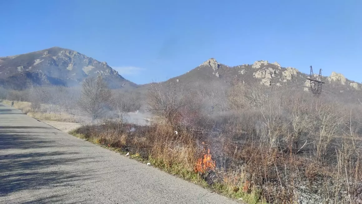 Пятигорск и окрестности заволокло дымом из-за пожара на Бештау0