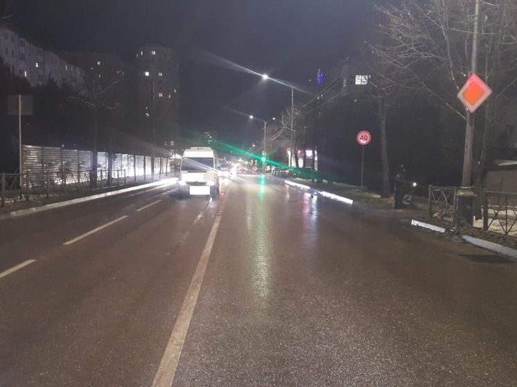 В Кисловодске мужчина неудачно попытался перебежать дорогу перед грузовиком