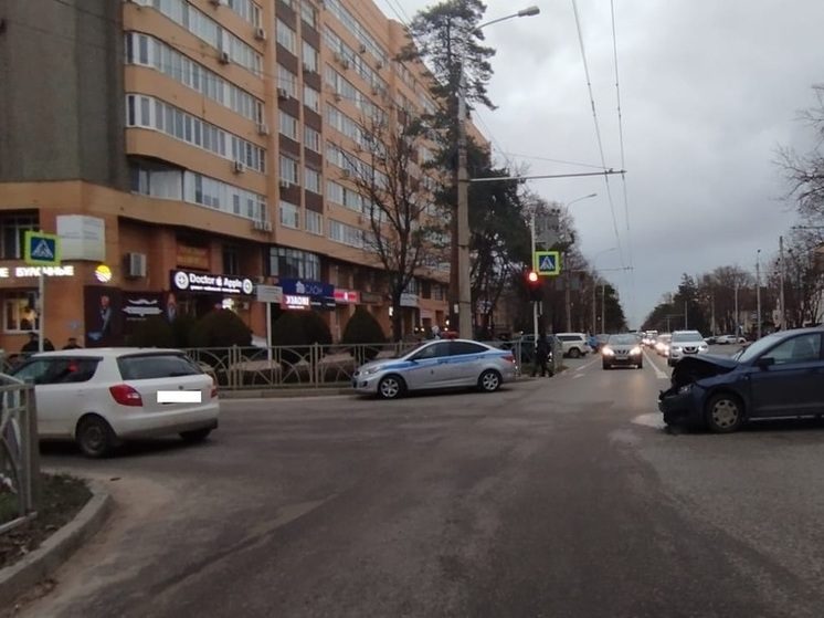 В Ставрополе дорогу не поделили два злостных нарушителя на крутых иномарках