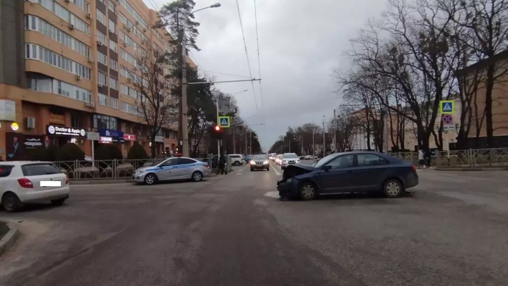 Авария произошла 27 декабря в 12:30 на регулируемом пересечении улицы Мира и Ломоносова.