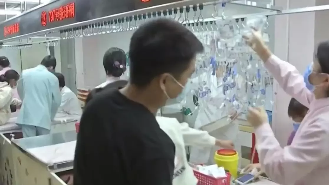 Детские больницы в Китае были переполнены