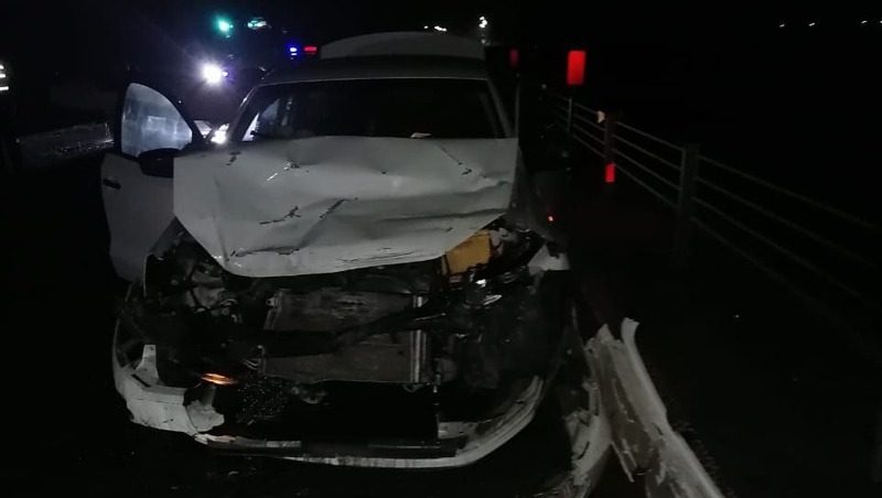 Машина опрокинулась на трассе и попала под удар трёх авто на Ставрополье