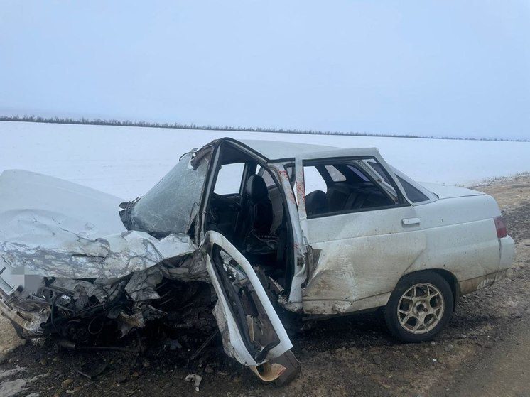 На трассе «Астрахань-Элиста-Ставрополь» водитель «десятки» тяжело пострадал в ДТП