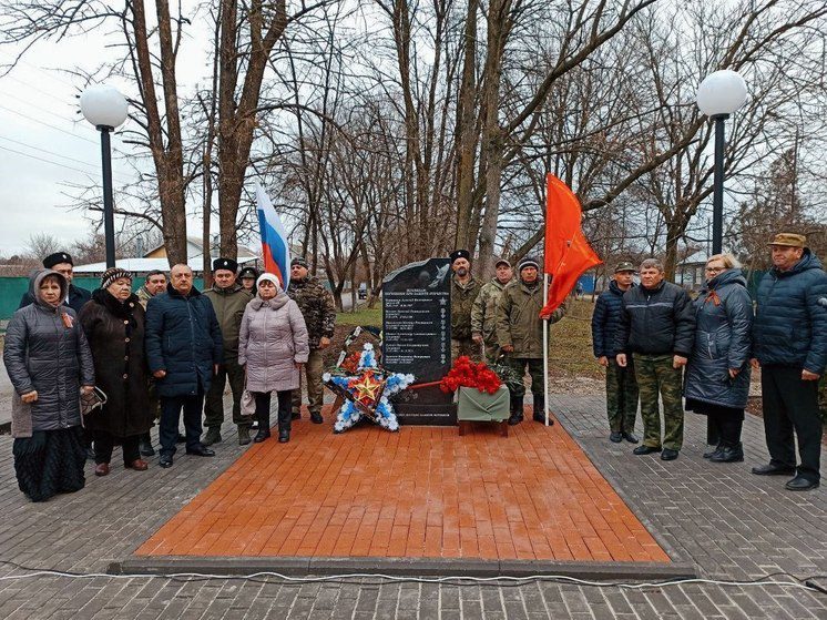 Памятник павшим на боевом посту землякам открыли в Кировском округе