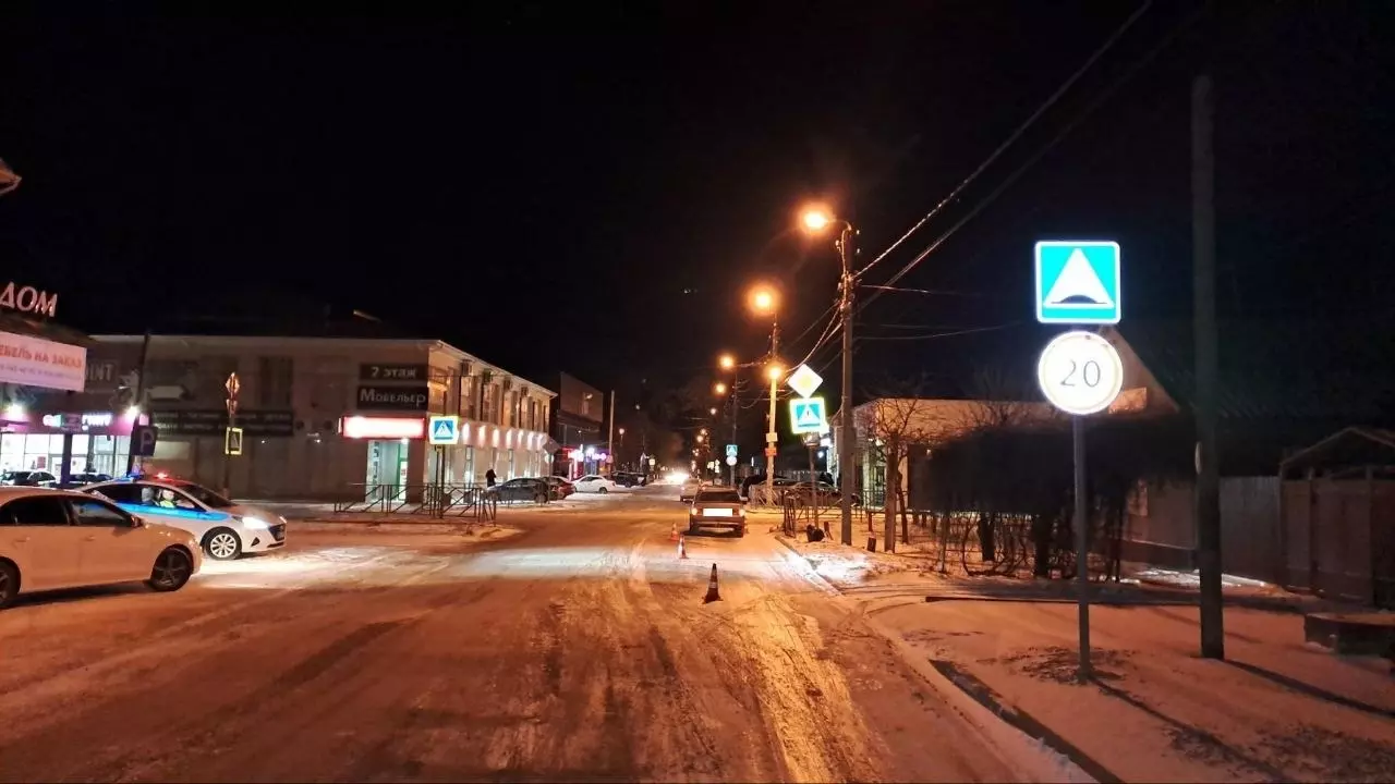 Отметим, что две аварии за прошедшие сутки произошли на пешеходном переходе. Так, в Буденновске водитель «ВАЗ-21140» сбил на зебре 13-летнюю девочку.