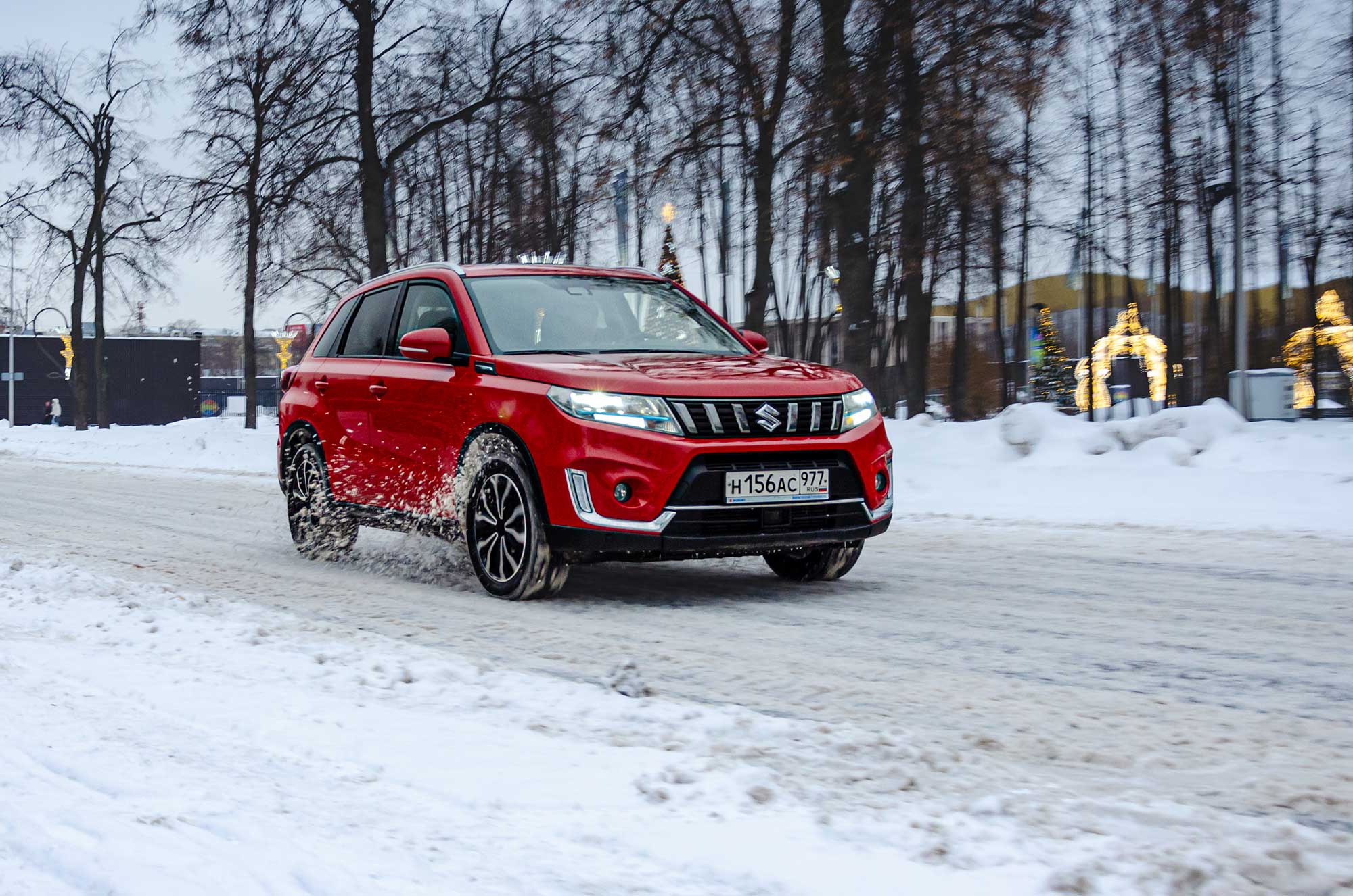 Ретро для «зумеров»: впечатления от езды на Suzuki Vitara Hybrid зимой